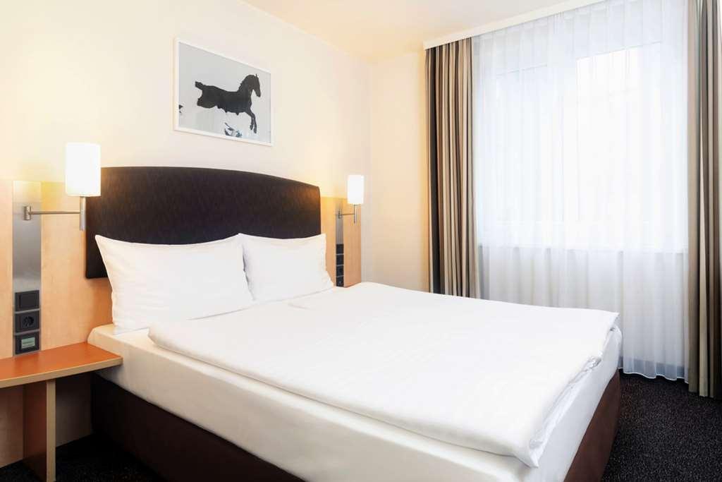 Intercityhotel Wien Room photo